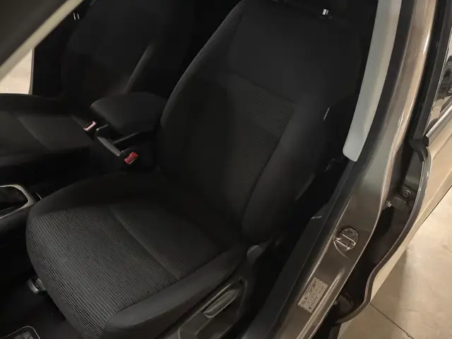 2012 VW Tiguan Pacific photo 11