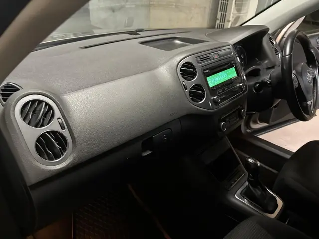 2012 VW Tiguan Pacific photo 9