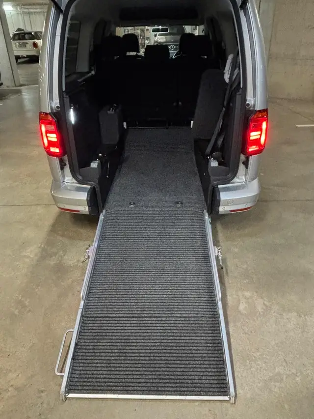 2018 VW Caddy Comfortline Disabled Van photo 13