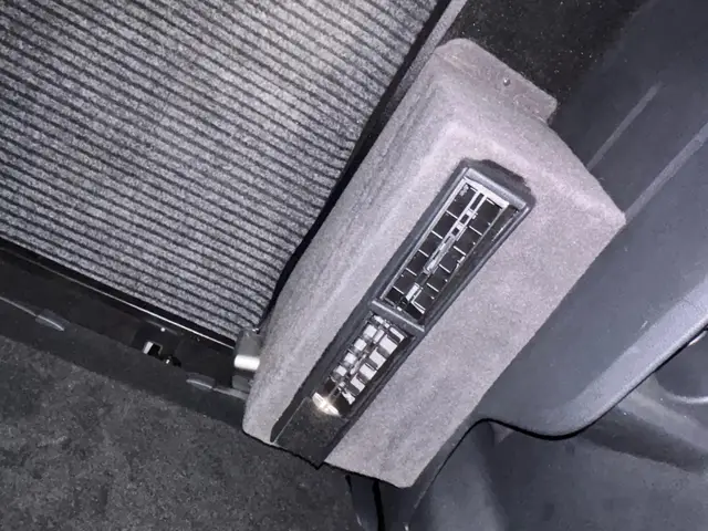 2018 VW Caddy Comfortline Disabled Van photo 19