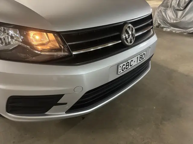 2018 VW Caddy Comfortline Disabled Van photo 2